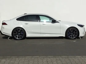 BMW M5 xDrive/INDIVIDUAL/B&W/ICONIC GLOW/PANO/360/HUD/, снимка 4