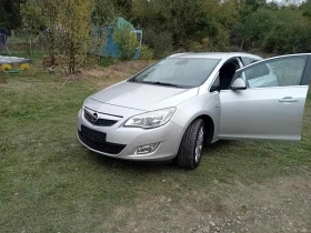 Opel Astra Sports Tourer 1.4 Cosmo, снимка 3