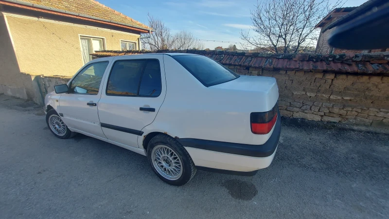 VW Vento, снимка 3 - Автомобили и джипове - 47553015