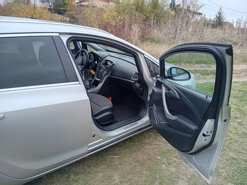 Opel Astra Sports Tourer 1.4 Cosmo, снимка 8 - Автомобили и джипове - 48308714