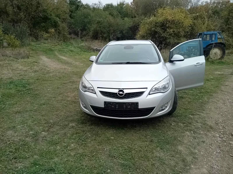 Opel Astra Sports Tourer 1.4 Cosmo, снимка 1 - Автомобили и джипове - 48308714