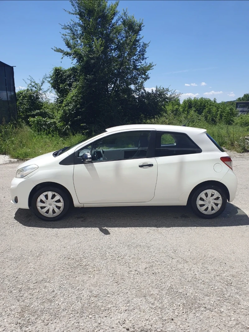 Toyota Yaris 1.0, снимка 2 - Автомобили и джипове - 48905022