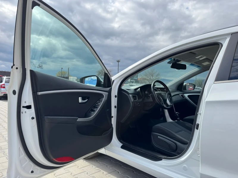 Hyundai I30 1.6CRDI AVTOMAT FULL, снимка 9 - Автомобили и джипове - 50816834