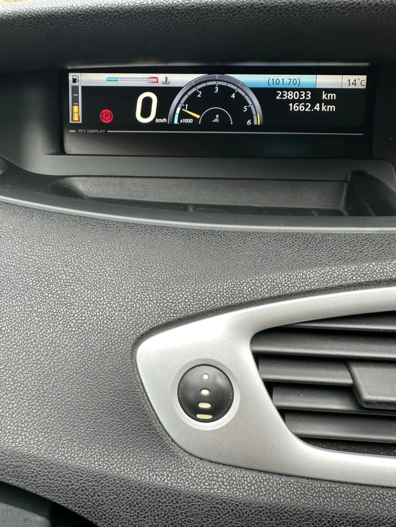 Renault Scenic 1.9, снимка 11 - Автомобили и джипове - 52301287