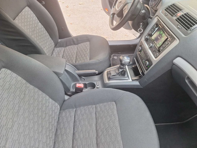 Skoda Octavia 1.6 TDI DSG AUTOMAT , снимка 12 - Автомобили и джипове - 52808106