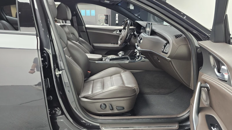 Kia Stinger 3.3T AWD GT, снимка 10 - Автомобили и джипове - 52688880