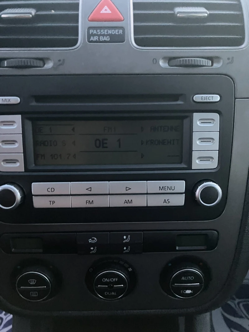 VW Golf 5 1.9 TDI, снимка 11 - Автомобили и джипове - 52978781