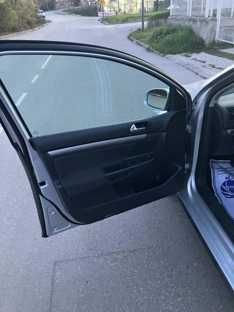 VW Golf 5 1.9 TDI, снимка 10 - Автомобили и джипове - 52978781