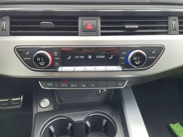 Audi A4 2.0TDI/190кс/S-Line/MATRIX/Virtual Cockpit, снимка 13 - Автомобили и джипове - 55774093