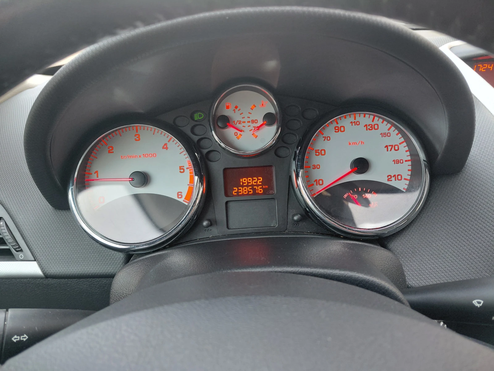 Peugeot 207 1.6 HDI, снимка 14 - Автомобили и джипове - 53736817