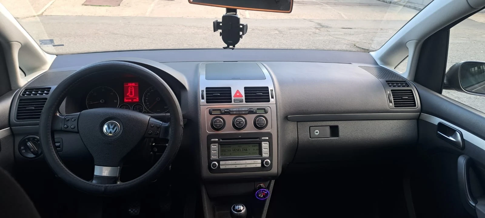 VW Touran, снимка 6 - Автомобили и джипове - 53892865