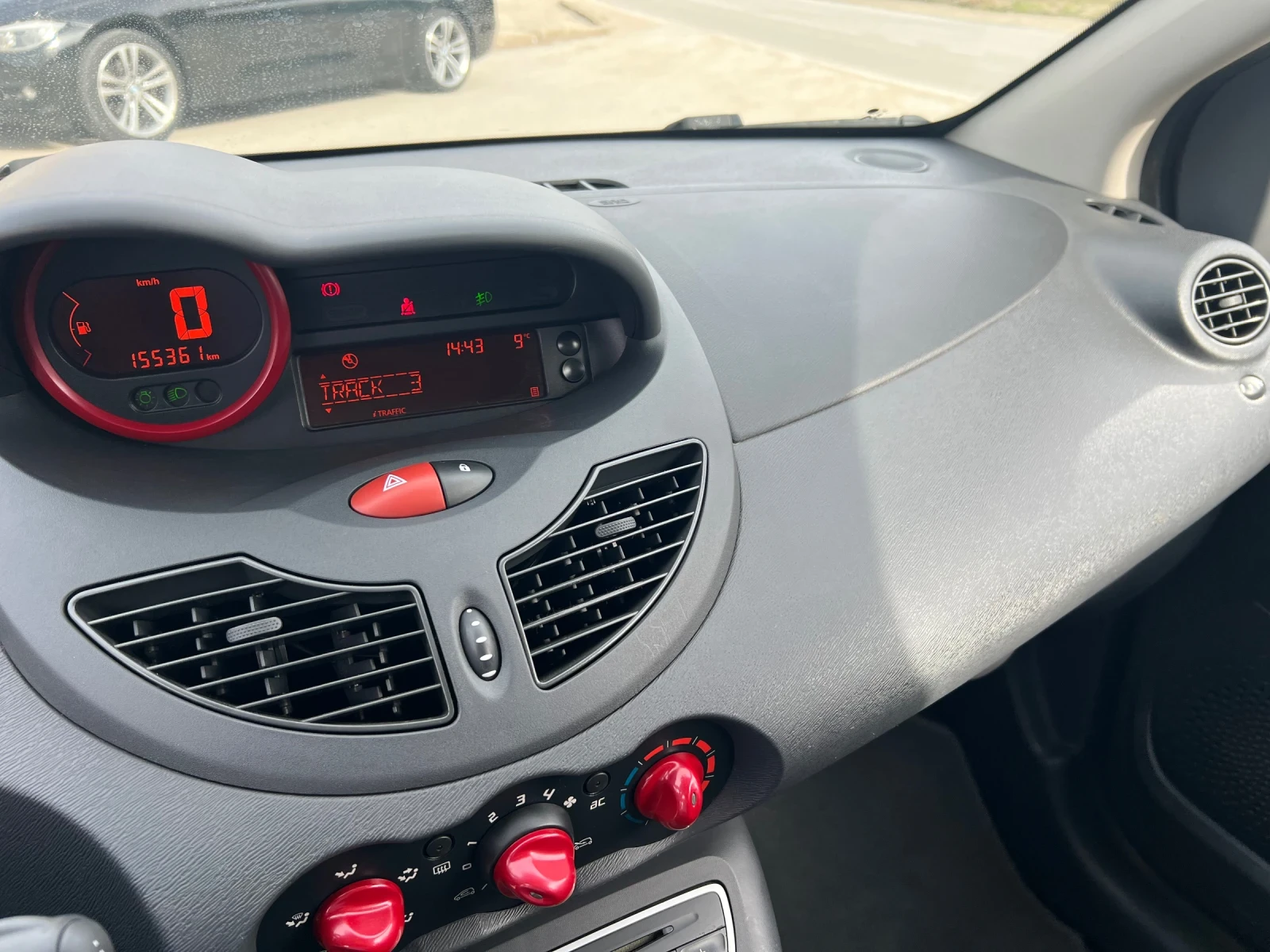 Renault Twingo 1.2 , снимка 17 - Автомобили и джипове - 54141374