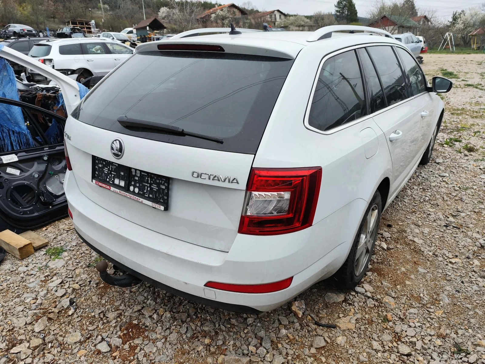 Skoda Octavia 1.6 TDI, снимка 2 - Автомобили и джипове - 54172400