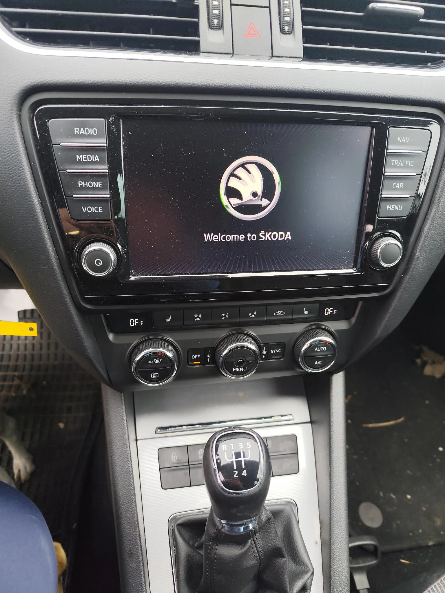 Skoda Octavia 1.6 TDI, снимка 4 - Автомобили и джипове - 54172400