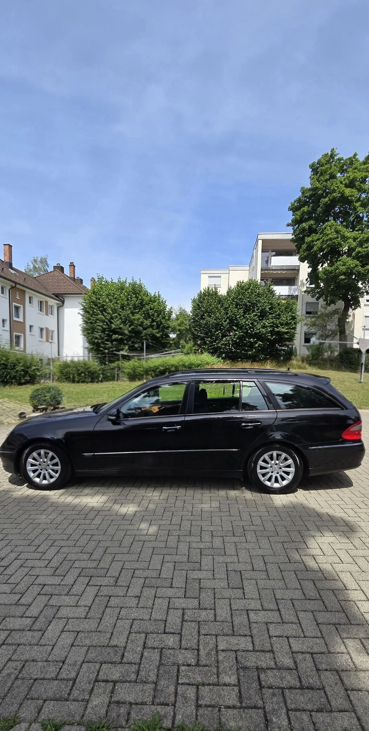 Mercedes-Benz E 220 ELEGANCE, снимка 2 - Автомобили и джипове - 55215190
