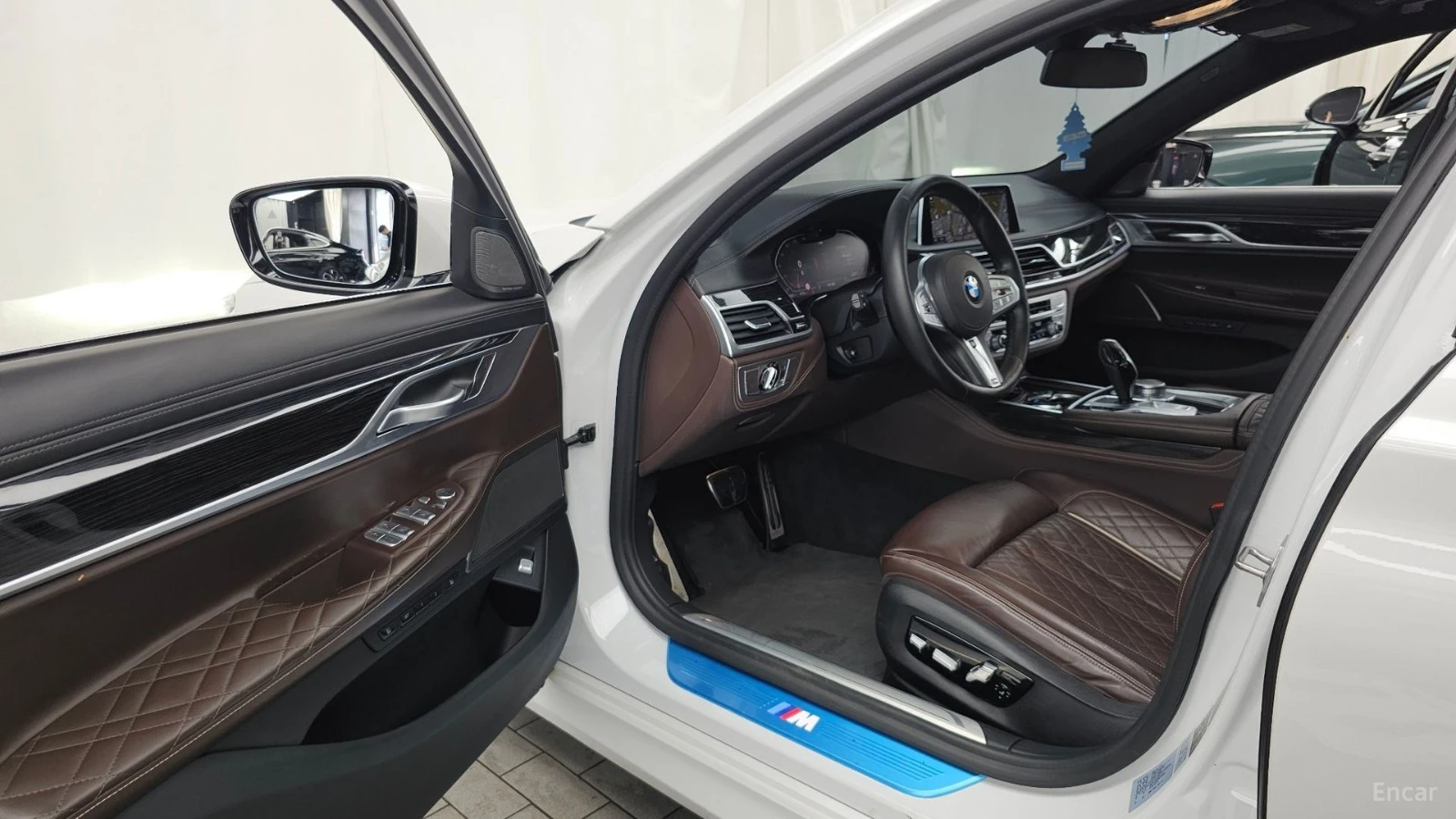 BMW 740 Li* XDRIVE* MSPORT* DISTRONIC* 360* МАСАЖИ* ОБДУХ*, снимка 8 - Автомобили и джипове - 55623093