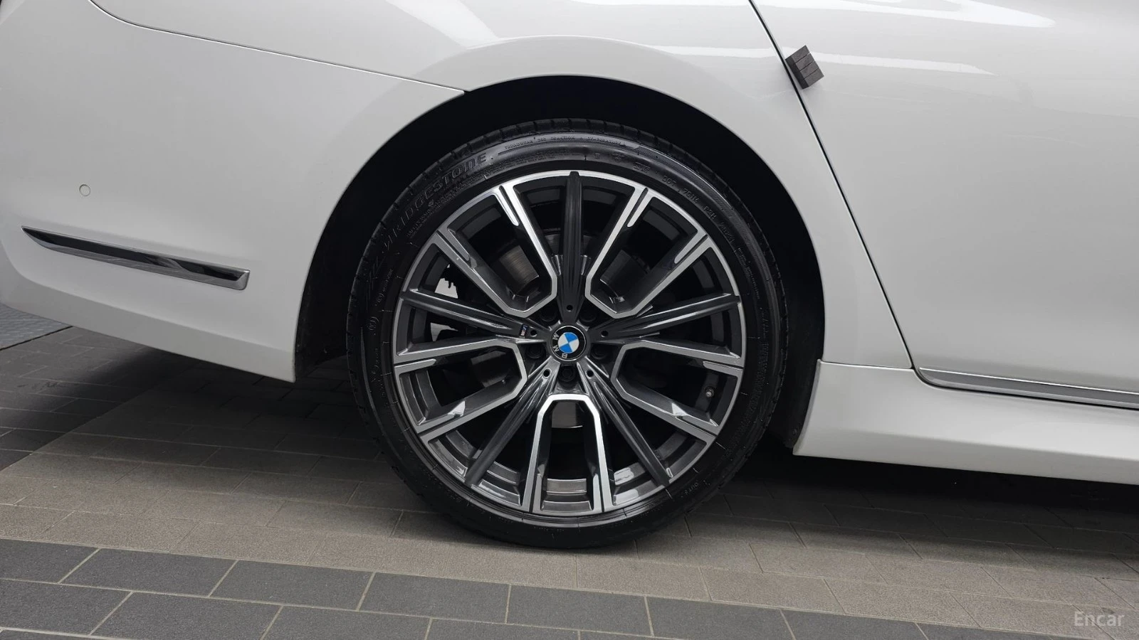 BMW 740 Li* XDRIVE* MSPORT* DISTRONIC* 360* МАСАЖИ* ОБДУХ*, снимка 16 - Автомобили и джипове - 55623093