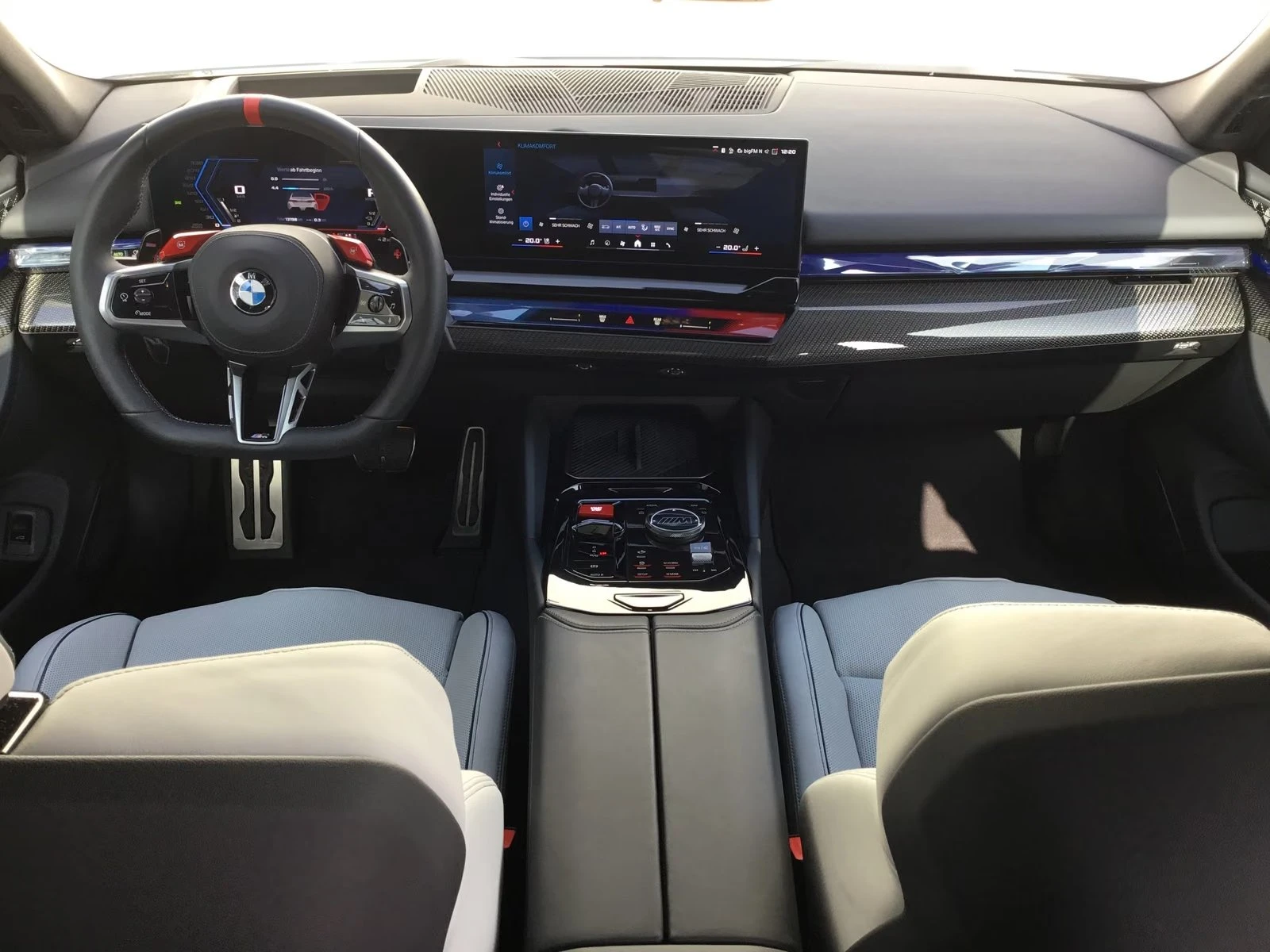 BMW M5 xDrive/INDIVIDUAL/B&W/ICONIC GLOW/PANO/360/HUD/, снимка 13 - Автомобили и джипове - 55889448