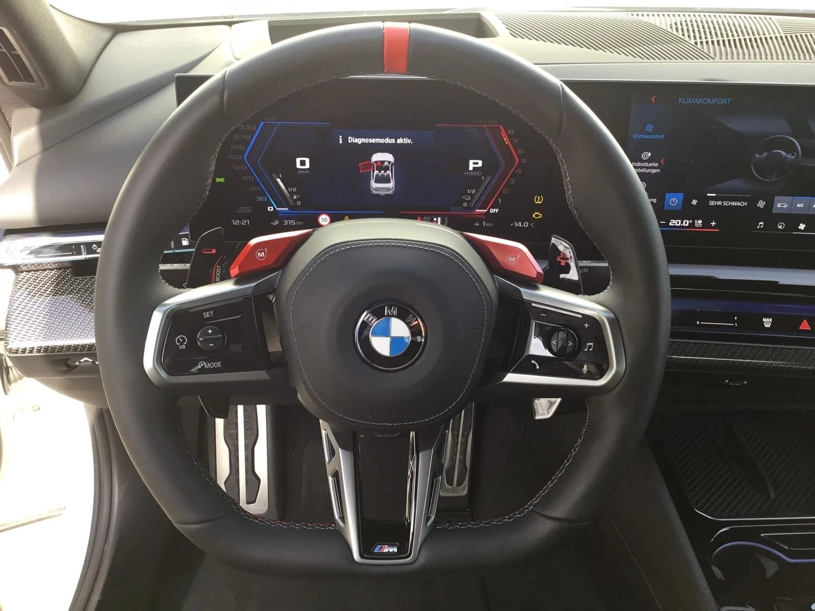 BMW M5 xDrive/INDIVIDUAL/B&W/ICONIC GLOW/PANO/360/HUD/, снимка 8 - Автомобили и джипове - 55889448