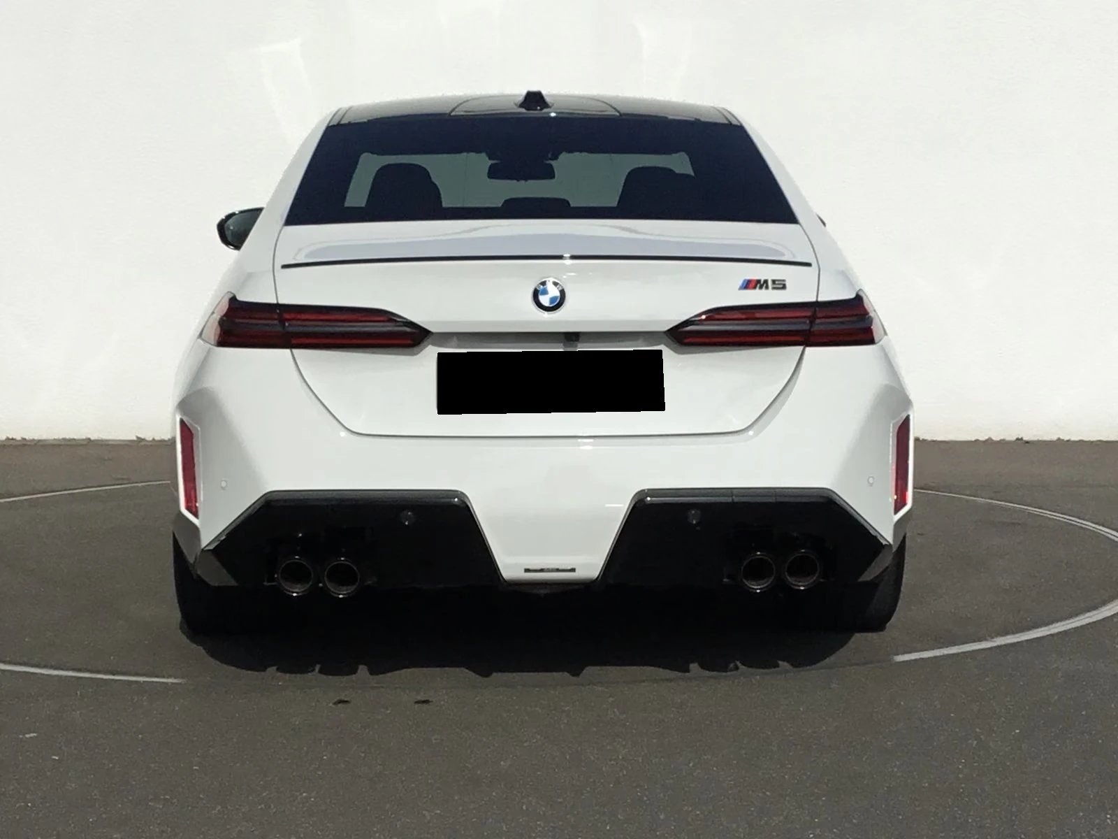 BMW M5 xDrive/INDIVIDUAL/B&W/ICONIC GLOW/PANO/360/HUD/, снимка 3 - Автомобили и джипове - 55889448
