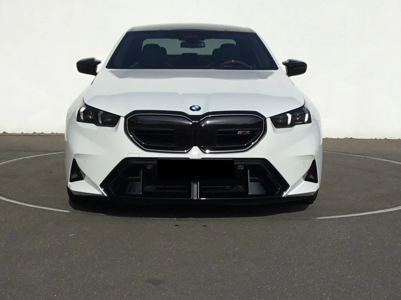 BMW M5 xDrive/INDIVIDUAL/B&W/ICONIC GLOW/PANO/360/HUD/, снимка 6 - Автомобили и джипове - 55889448