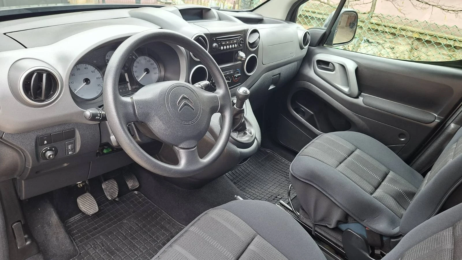 Citroen Berlingo 1.6 HDI , снимка 10 - Автомобили и джипове - 56135302
