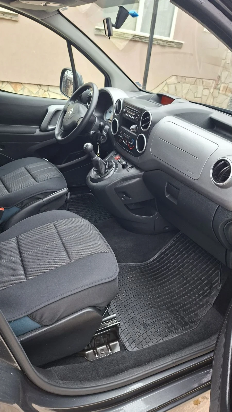 Citroen Berlingo 1.6 HDI , снимка 8 - Автомобили и джипове - 56135302