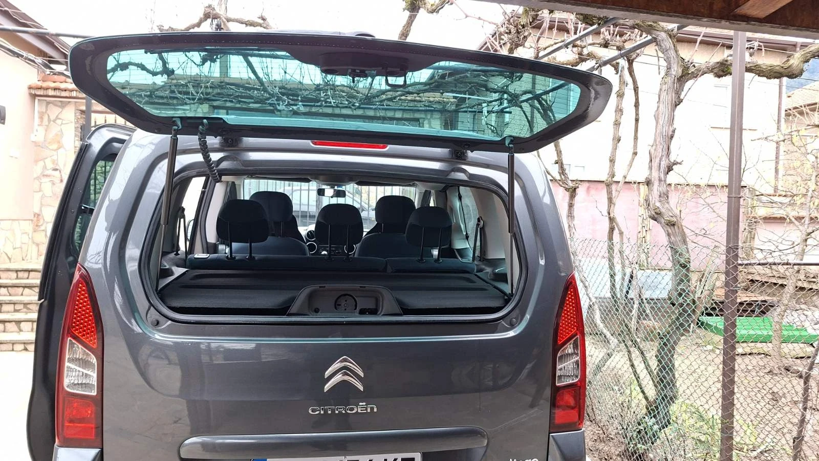 Citroen Berlingo 1.6 HDI , снимка 5 - Автомобили и джипове - 56135302