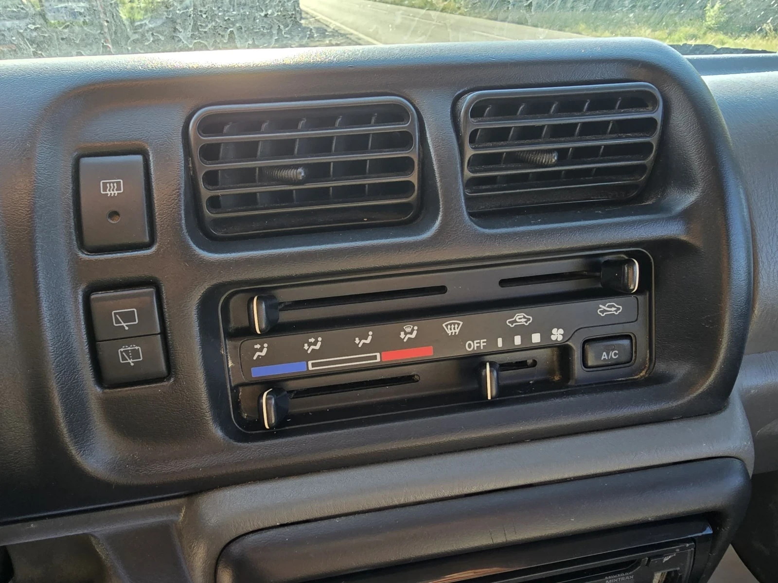 Suzuki Jimny 1.3 OffRoad без ръжди Климатик, снимка 14 - Автомобили и джипове - 54824635