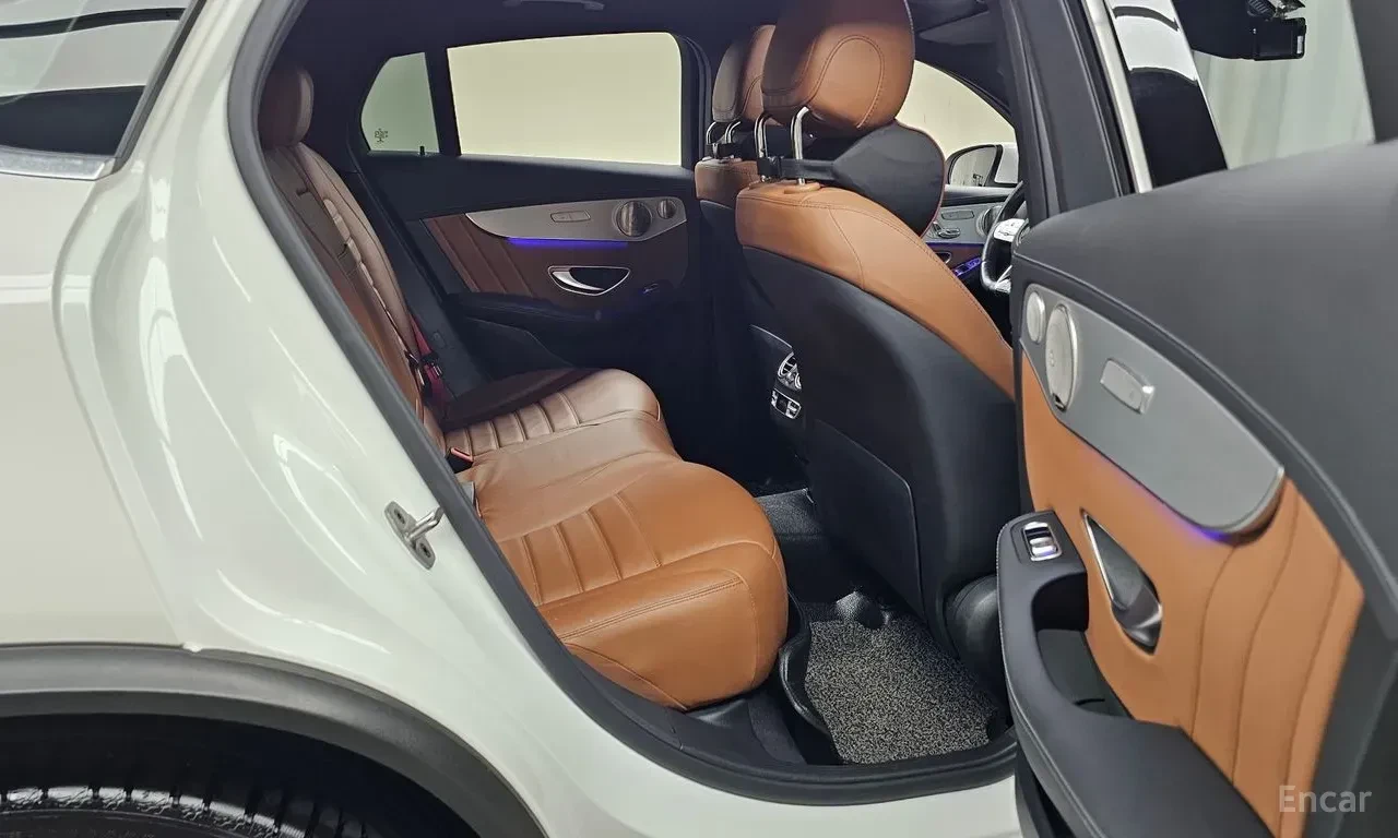Mercedes-Benz GLC 43 AMG COUPE* BURMESTER* ДИСТРОНИК* ХЕДЪП* 360КАМЕРА* , снимка 14 - Автомобили и джипове - 55802451