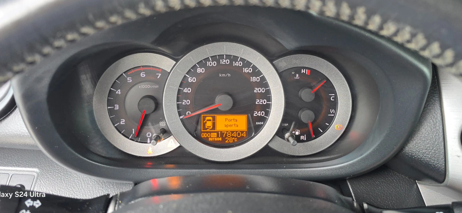 Toyota Rav4 2.2 D4D 136k.c NAVI/CAMERA/VIDEORECORDER/4X4, снимка 8 - Автомобили и джипове - 56112726
