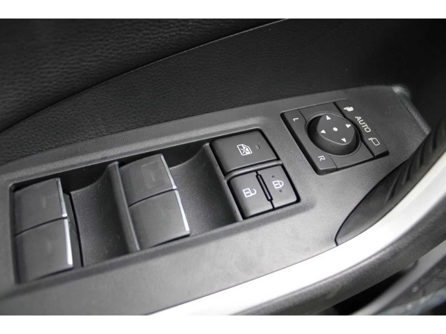 Toyota Rav4 HEV/4X4/TEAM-D/222HP/CAM/LED/DIGITAL/949z | Mobile.bg � ����������� 13