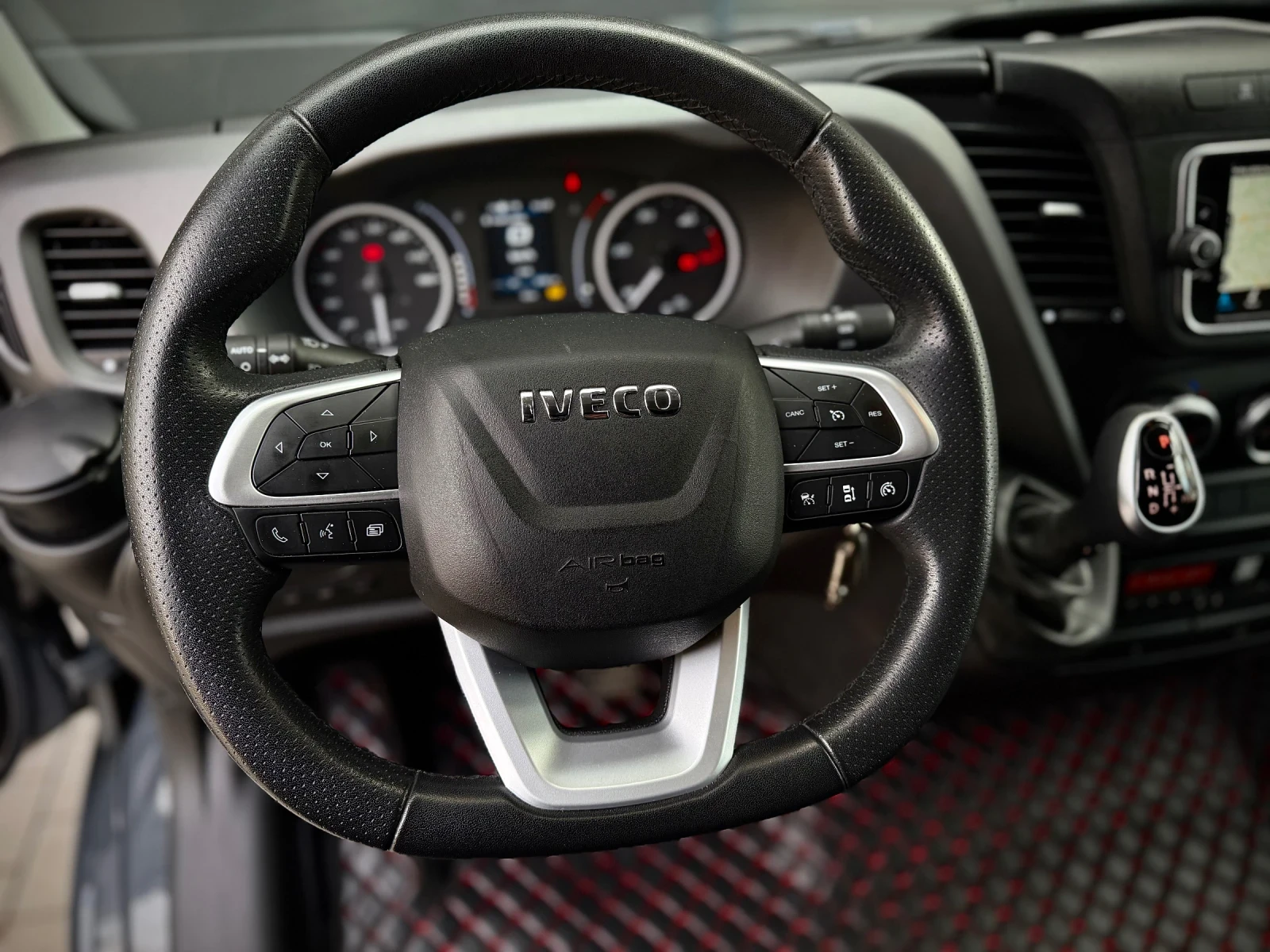 Iveco Daily 35S18 * HiMatic* LED* NAVI* Webasto* Distronic* Ca | Mobile.bg � ����������� 11