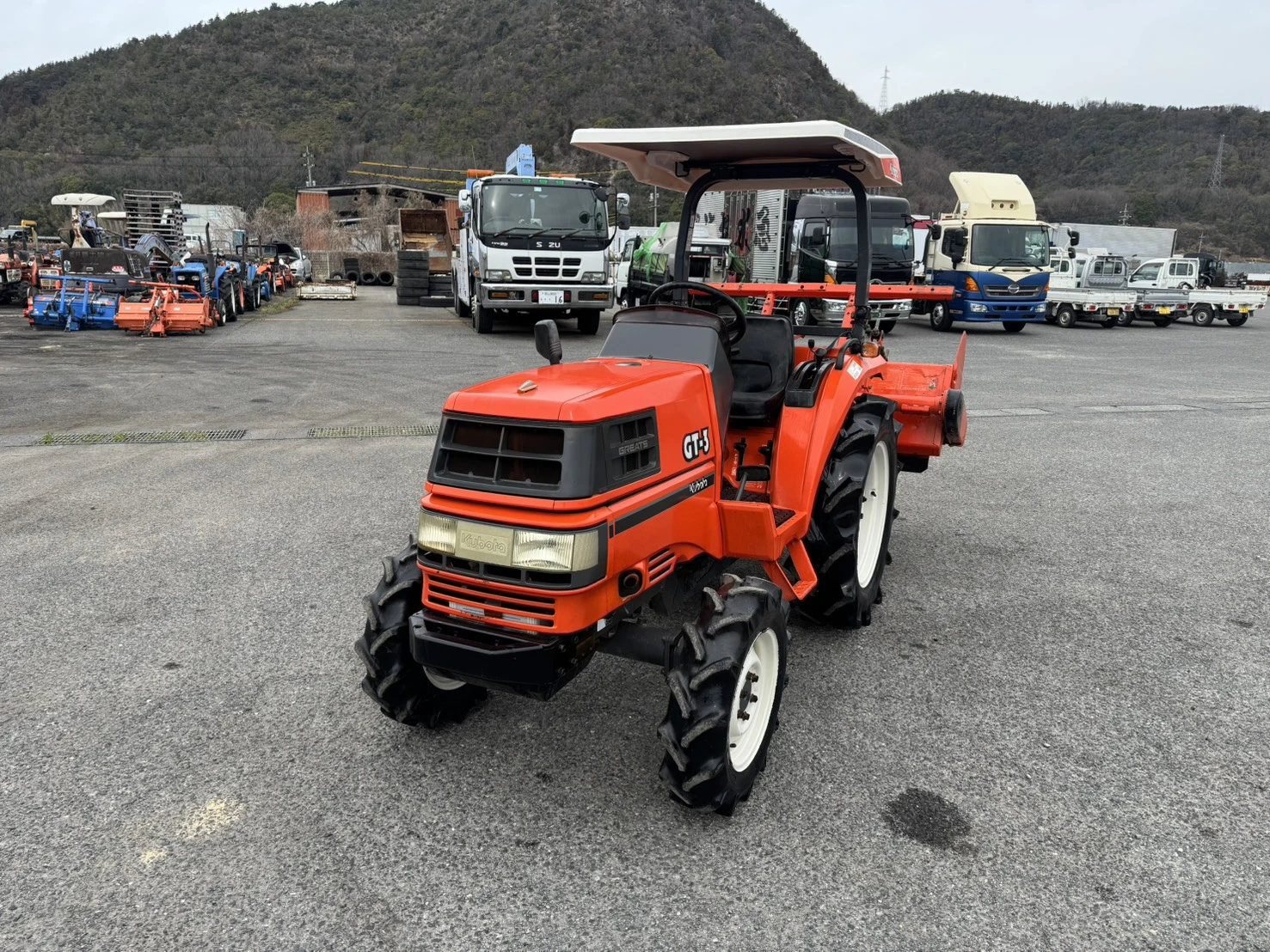 Трактор Kubota GT3