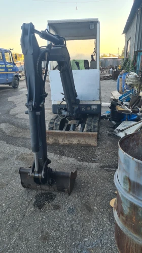 Багер Volvo EC15B, снимка 5