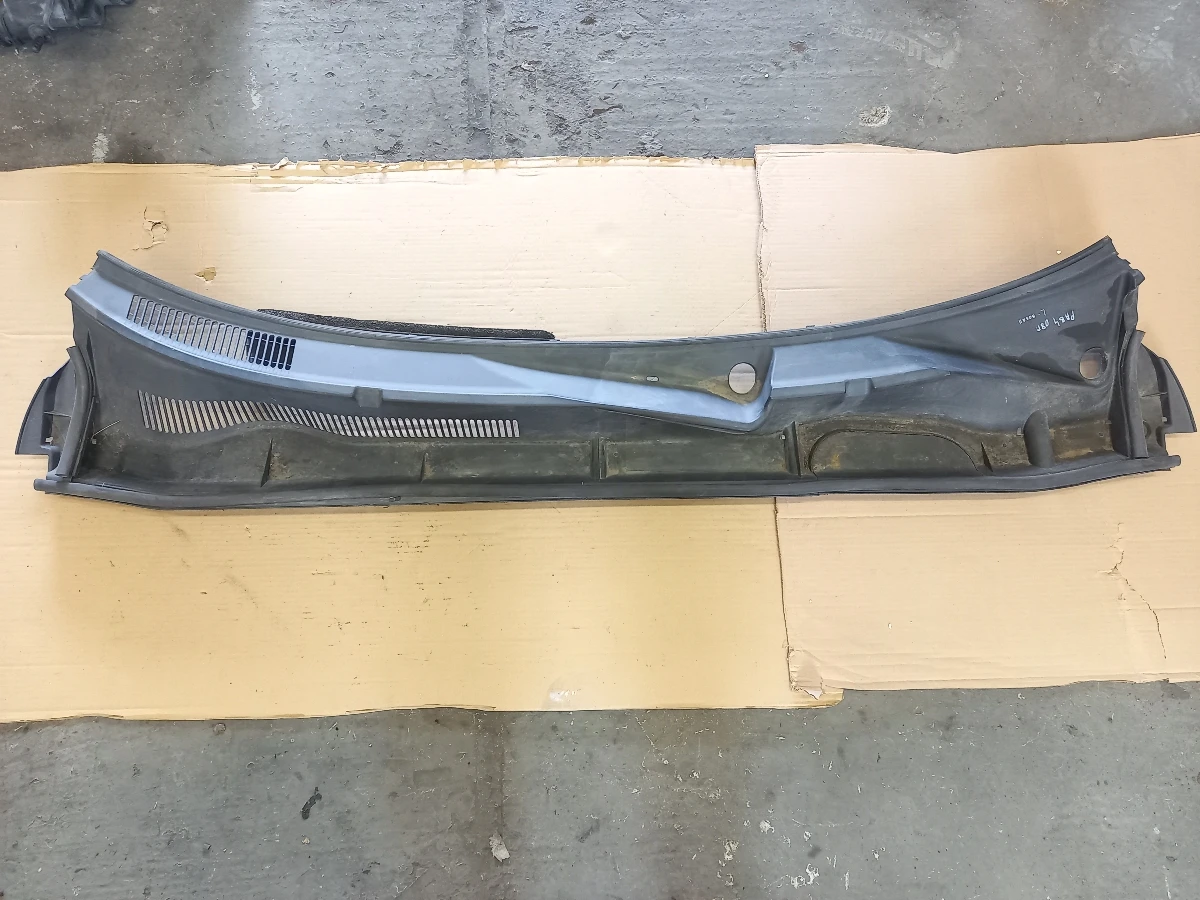 Кора под предни чистачки Тойота Рав4 (1)