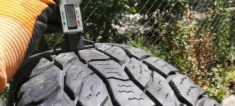 Гуми Всесезонни 235/75R15, снимка 5 - Гуми и джанти - 29865742