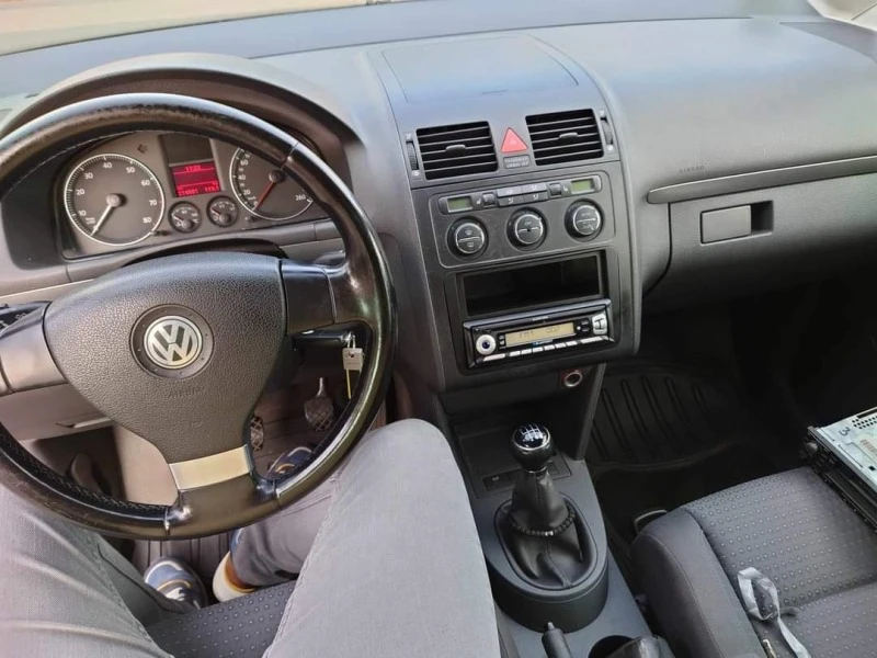 VW Touran 2.0fsi, снимка 2 - Автомобили и джипове - 46644164