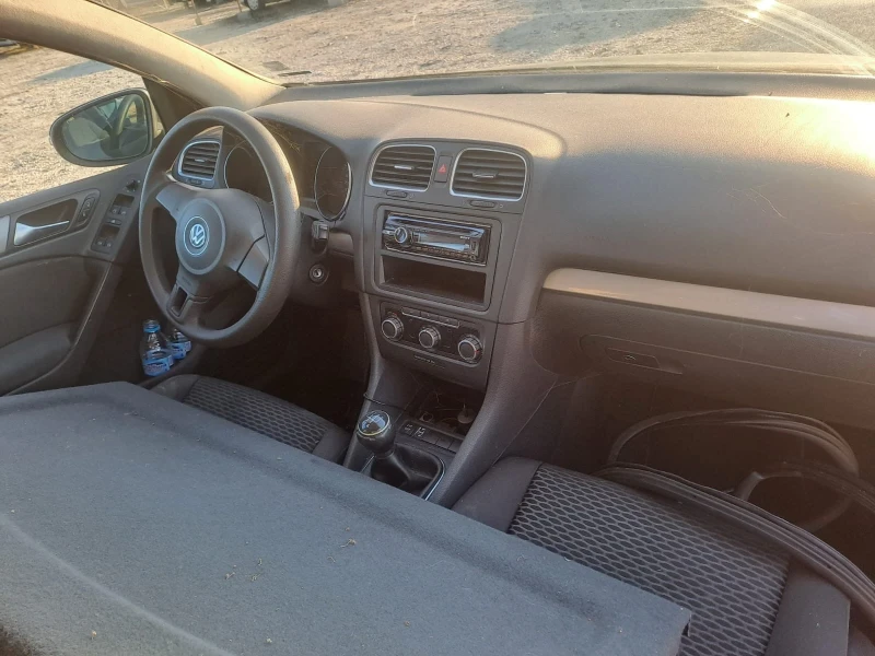 VW Golf 1.6i, снимка 4 - Автомобили и джипове - 48603223