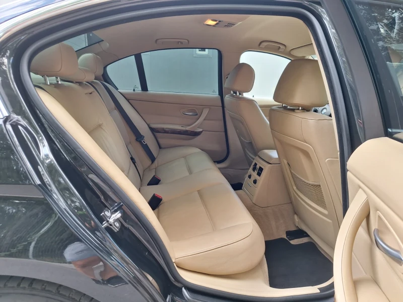 BMW 330 N52, 258к.с. кожа, навигация, автомат. Отличен., снимка 12 - Автомобили и джипове - 51735202