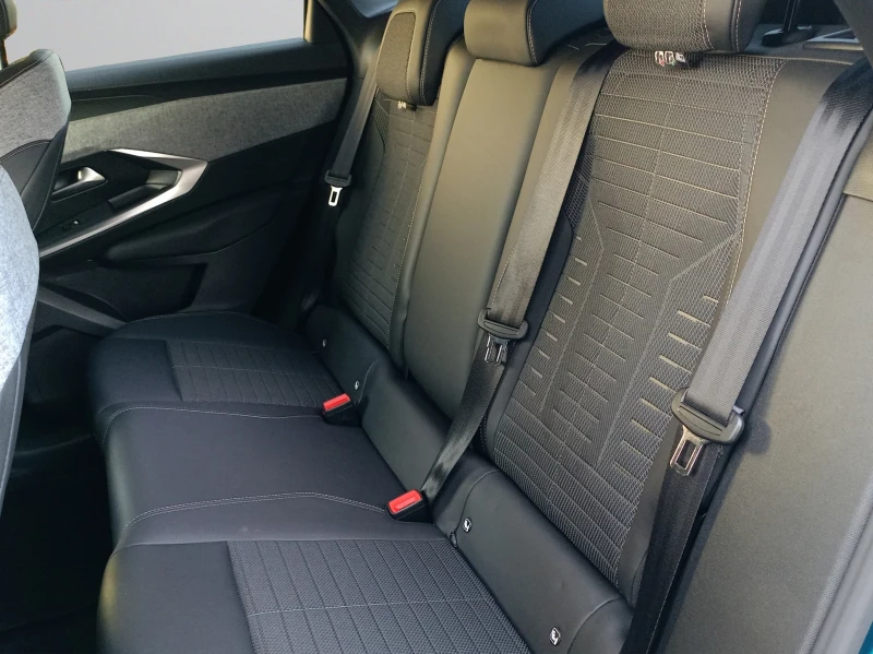Peugeot 3008 ALLURE Electric 157 кВ 210 к.с., снимка 11 - Автомобили и джипове - 52815008