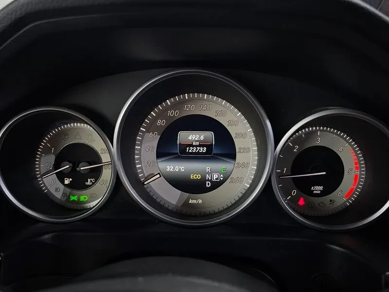 Mercedes-Benz E 250 4MATIC - САМО 30% АВАНС, снимка 8 - Автомобили и джипове - 55429304
