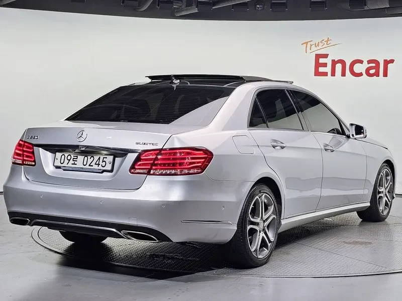 Mercedes-Benz E 250 4MATIC - САМО 30% АВАНС, снимка 2 - Автомобили и джипове - 55429304