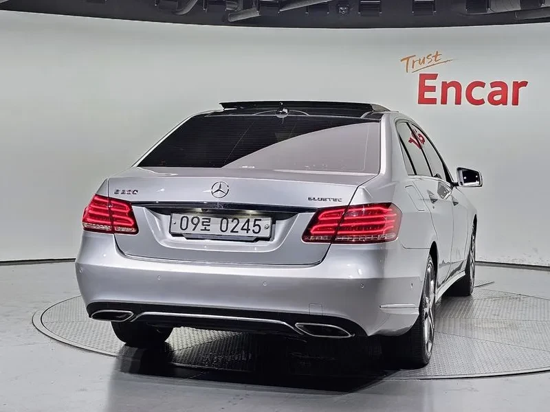 Mercedes-Benz E 250 4MATIC - САМО 30% АВАНС, снимка 4 - Автомобили и джипове - 55429304