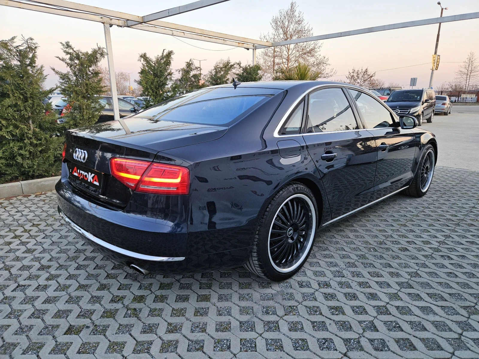 Audi A8 4.2TDI-351кс= ДИСТРОНИК= МАСАЖ= ВАКУУМ= ОБДУХВАНЕ - изображение 3