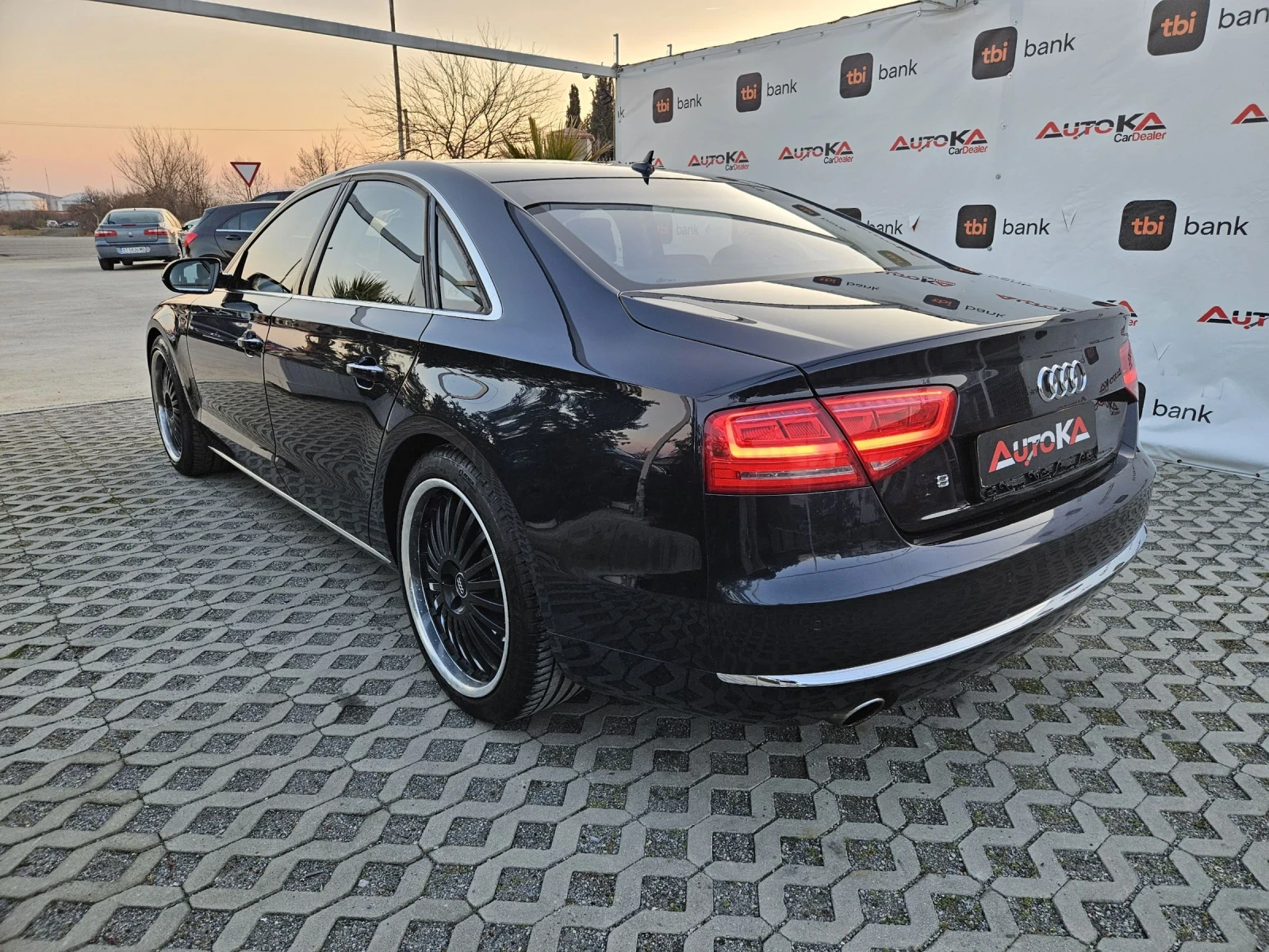 Audi A8 4.2TDI-351кс= ДИСТРОНИК= МАСАЖ= ВАКУУМ= ОБДУХВАНЕ - изображение 5