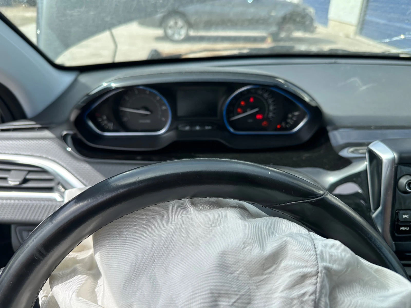 Peugeot 2008 1.2i | Mobile.bg — изображение 12