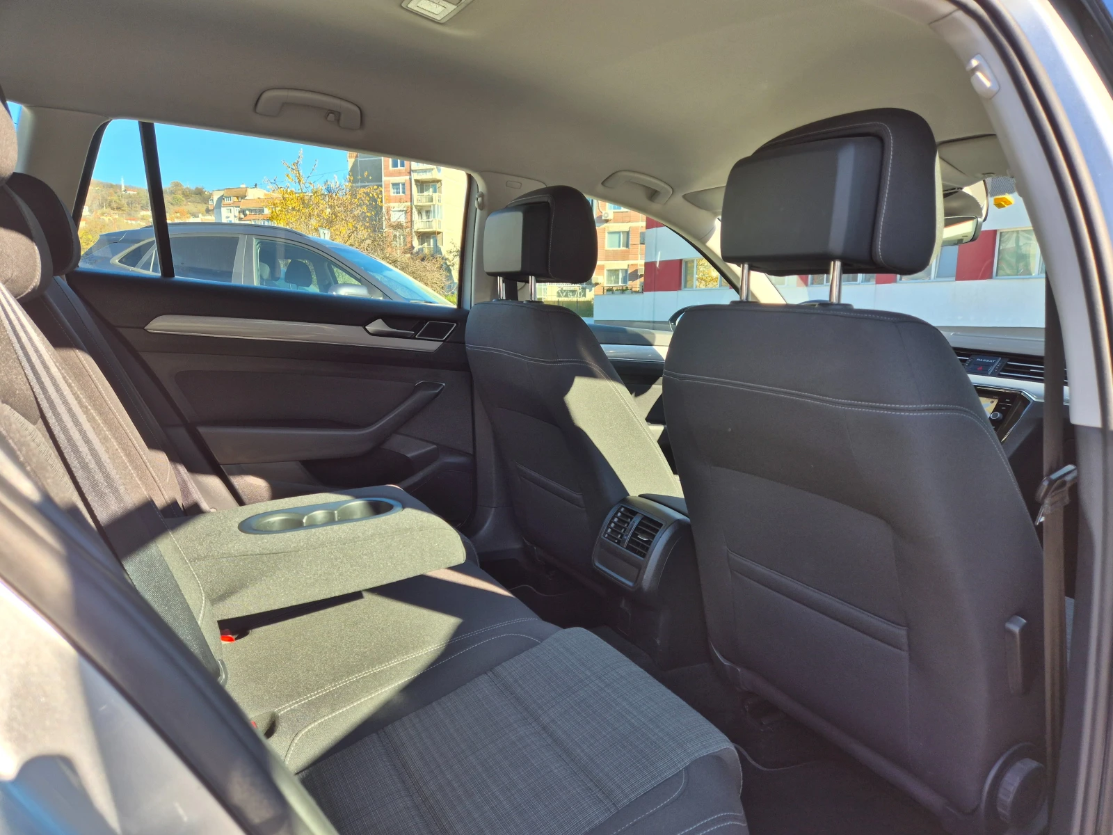 VW Passat 2.0 TDI -FACE-AVTOMAT-LED-KEYLESS-DISTRONIK | Mobile.bg   10