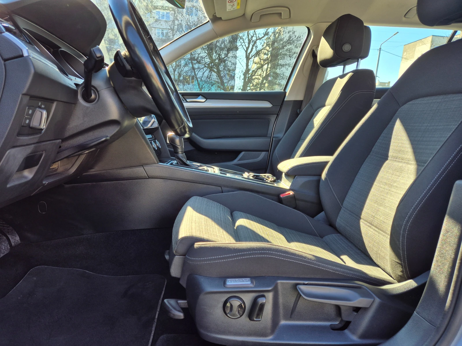 VW Passat 2.0 TDI -FACE-AVTOMAT-LED-KEYLESS-DISTRONIK | Mobile.bg   8