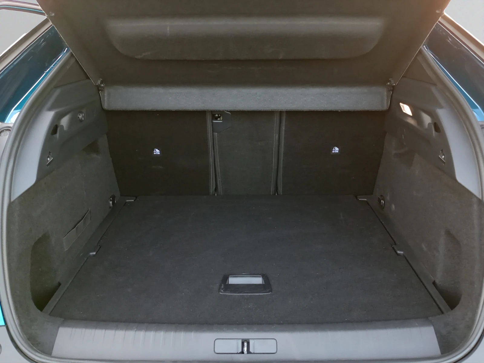 Peugeot 3008 ALLURE Electric 157 кВ 210 к.с. - изображение 9